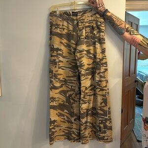 Wet Seal wide leg camouflage jeans size 7